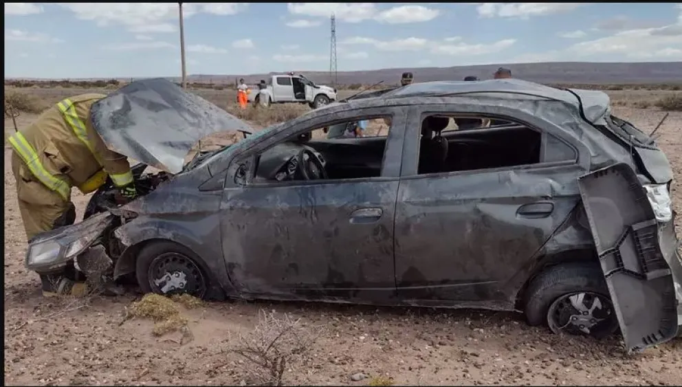 Murió una mujer por el vuelco de un auto y su pequeña de 9 está grave