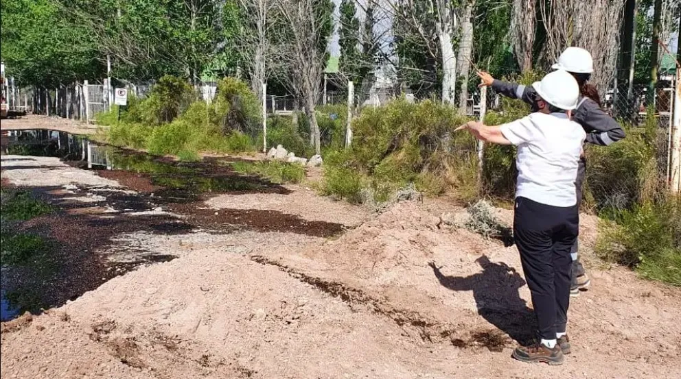 Río Negro sigue monitoreando las medidas de contención tras la rotura del oleoducto