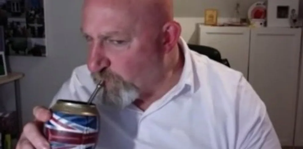 A Christian Martin le recriminaron tener un mate con la bandera británica y respondió de manera muy dura
