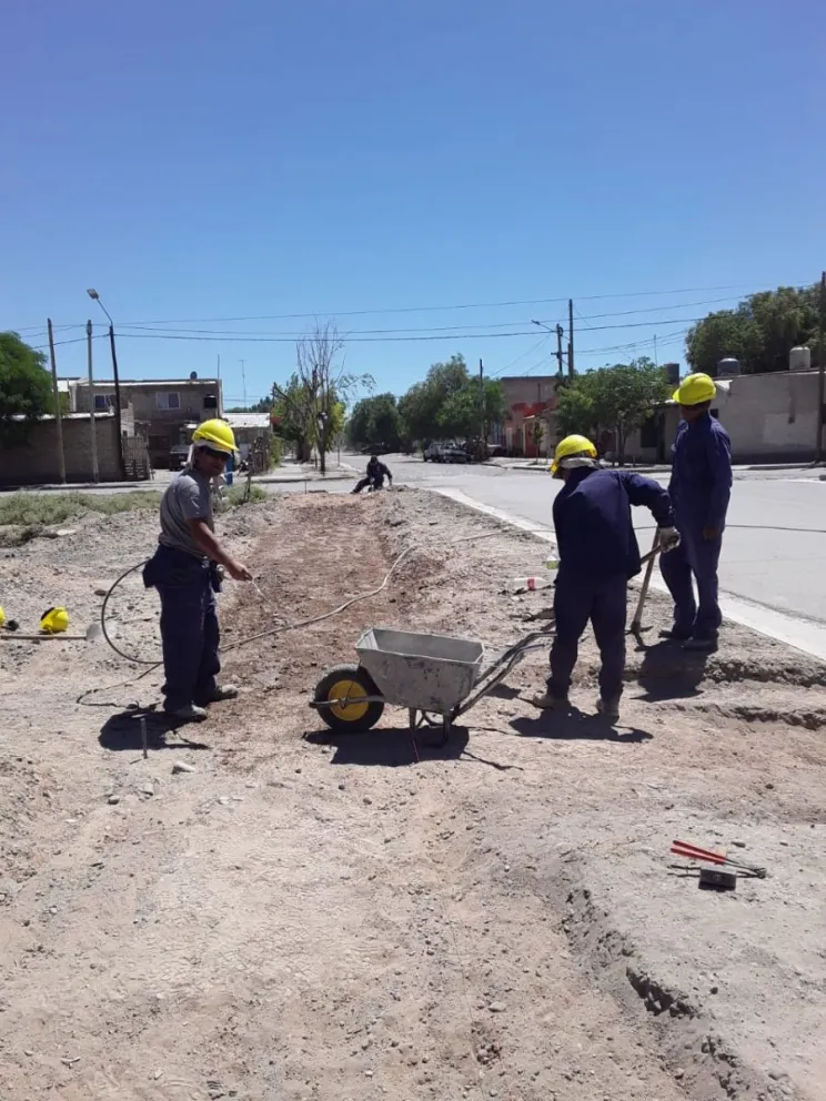 Buenas noticias para Barrio Nuevo: Ya están construyendo más veredas en la zona 