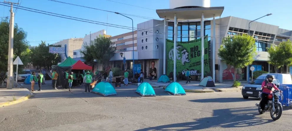Atención si tienen que realizar trámites en PAMI: ATE bloquea las oficinas de toda la provincia