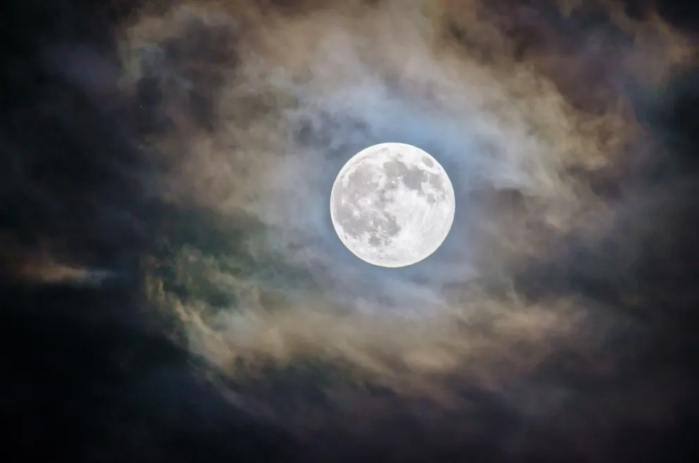 Turismo local: Desde hoy podes anotarte para participar del trekking nocturno bajo la luna llena