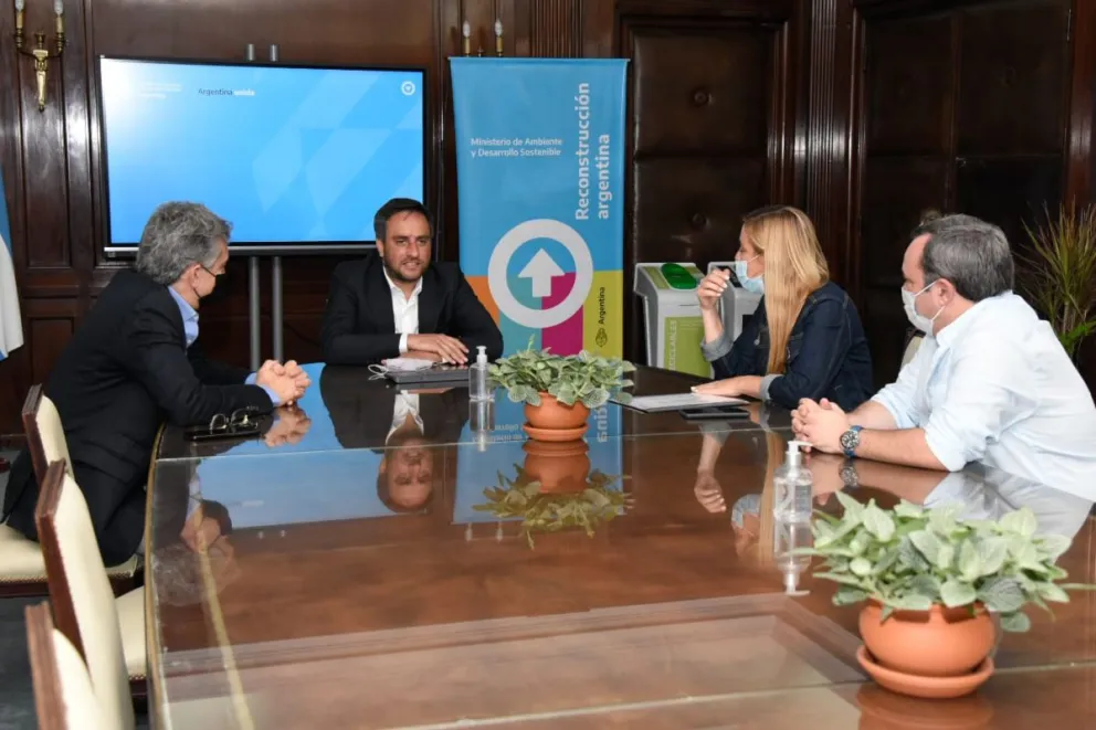 Cuidado del medioambiente: La intendenta se reunión con Juan Cabandie 