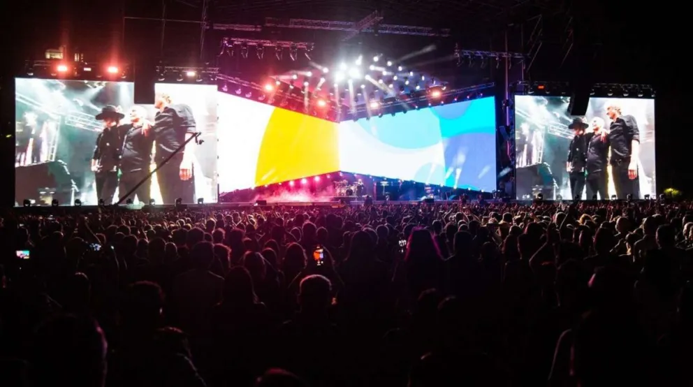 Con más de 100 mil espectadores Soda Stereo volvió a los escenarios 