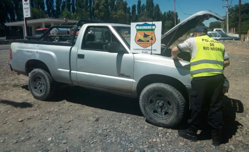 La Policía encontró en la zona una camioneta que tenía pedido de secuestro en Neuquén 
