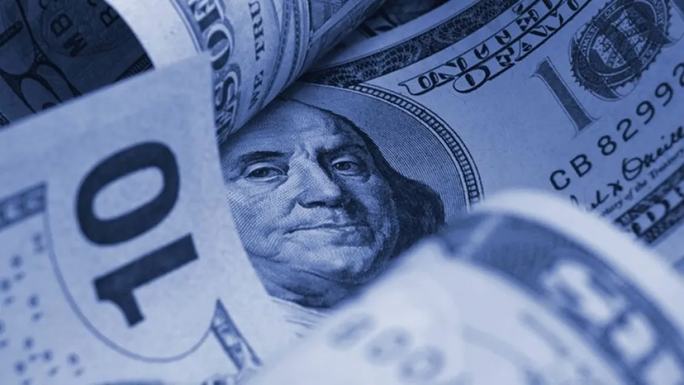 Se dispara el precio del dólar blue y se acerca a su máximo: a cuánto cerró este 23