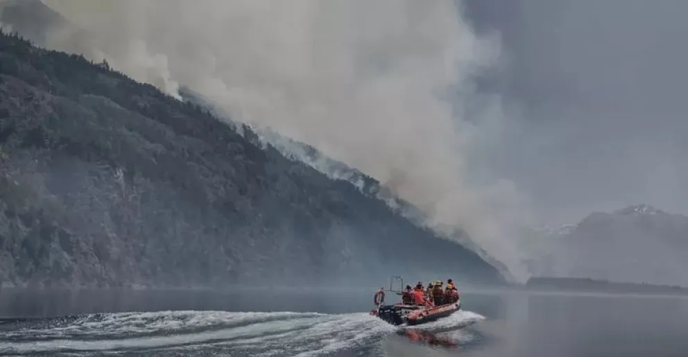 El incendio en la cordillera sigue avanzando