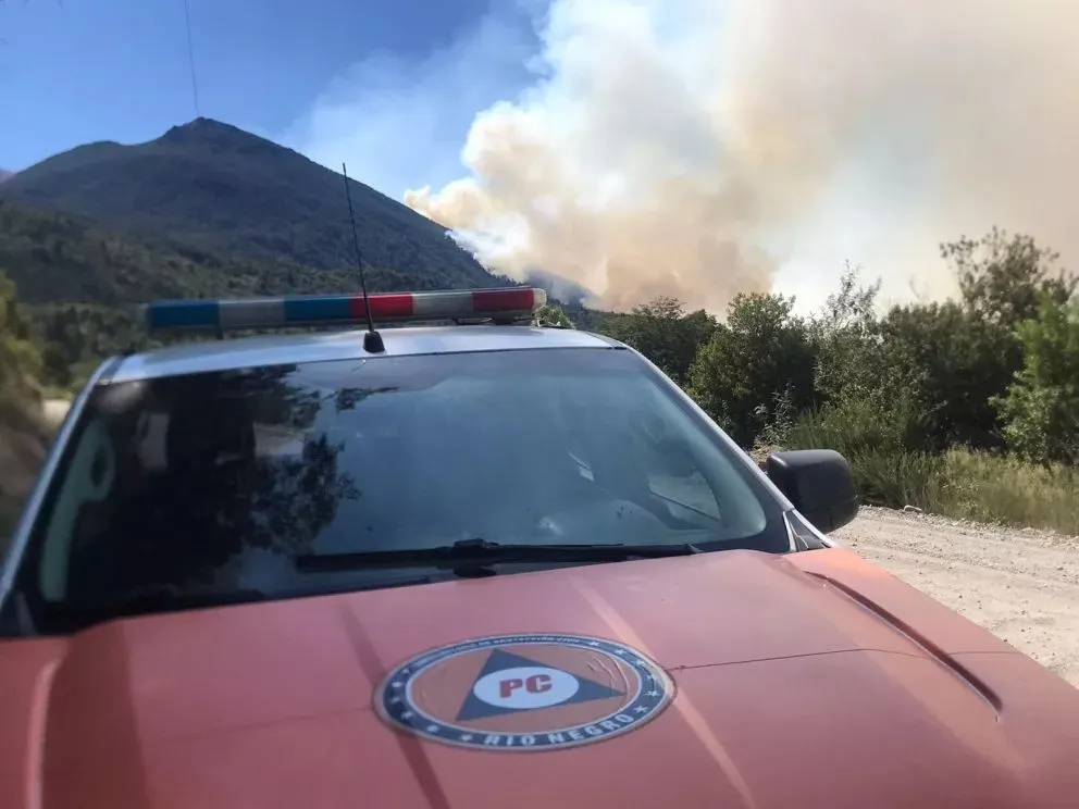 Cierran accesos turísticos en la cordillera por el incendio