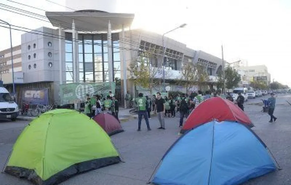Tras los reclamos de ATE, Volnovich anunció el pase a planta de todos los contratados en Río Negro