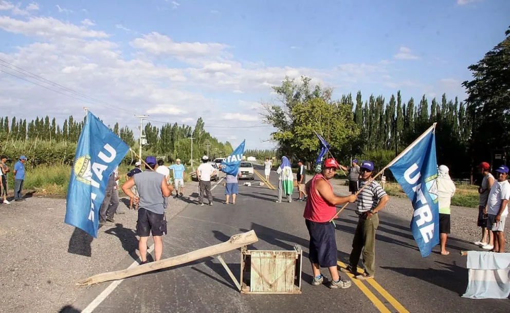 Está bloqueado el tránsito en Ruta 22 y 65 a la altura de Godoy