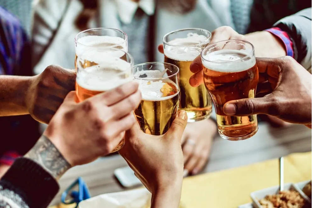 ¿Por qué tenés que tomar agua cuando consumís alcohol?