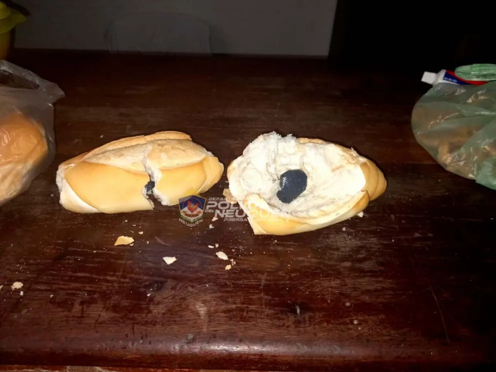 Regalito de año nuevo: Intentó ingresar drogas dentro de un pan para un interno