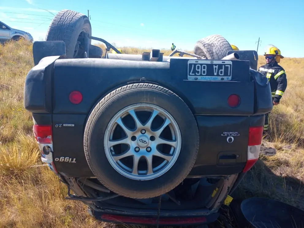 Un joven de 27 años perdió el control y terminó con la camioneta dada vuelta