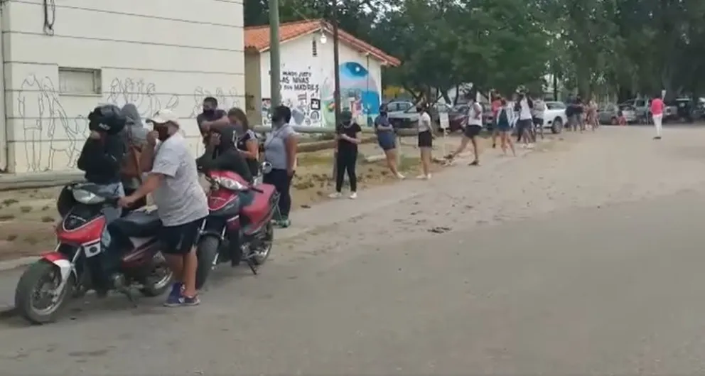 Largas filas en el Hospital para hisoparse después de Año Nuevo