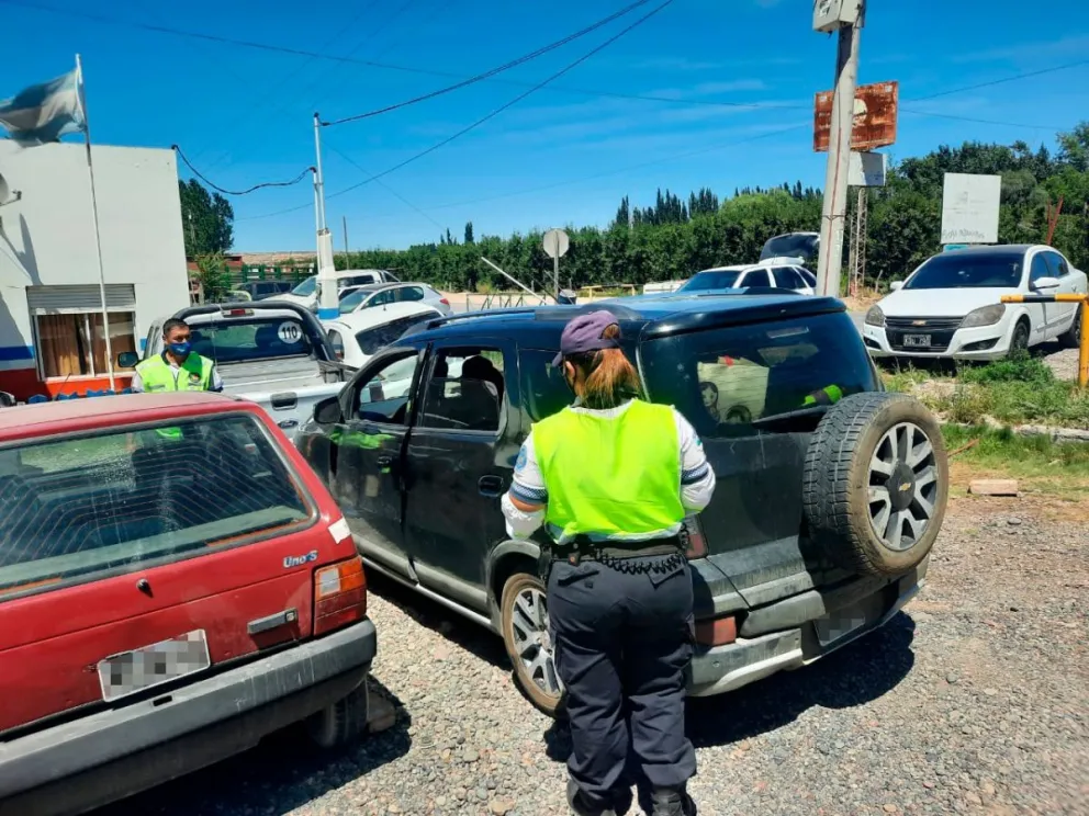 Atrapado: Secuestraron un auto con pedido de captura en un control sobre la Ruta 22
