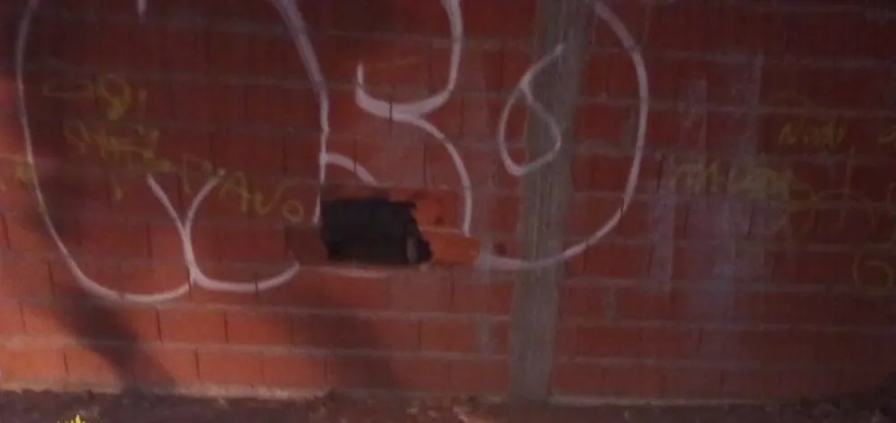 Abrieron un boquete y entraron a robar a un taller mecánico