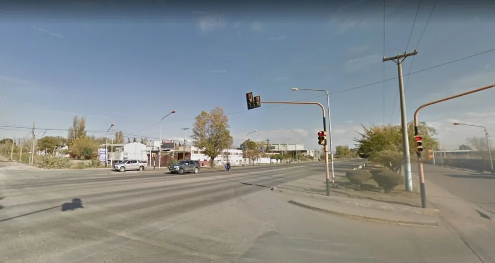 Terrible: Una camioneta atropelló y mató a un hombre que cruzaba la Ruta 22 caminando 
