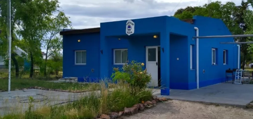 Destacable gesto de dos policías para con un niño en Playas Doradas