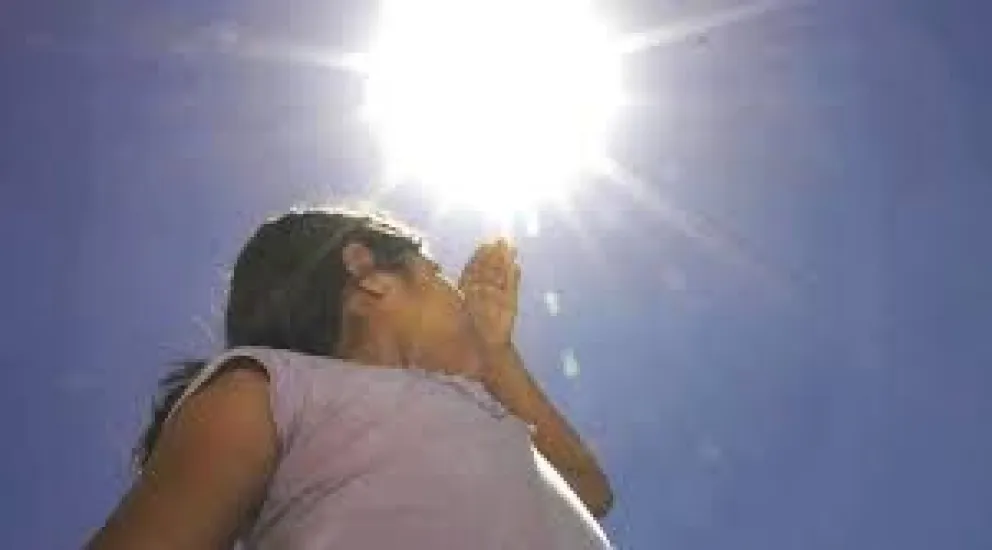 40 grados en Roca: cómo prevenir los golpes de calor en los más chicos, cuáles son los síntomas y cómo tratarlos