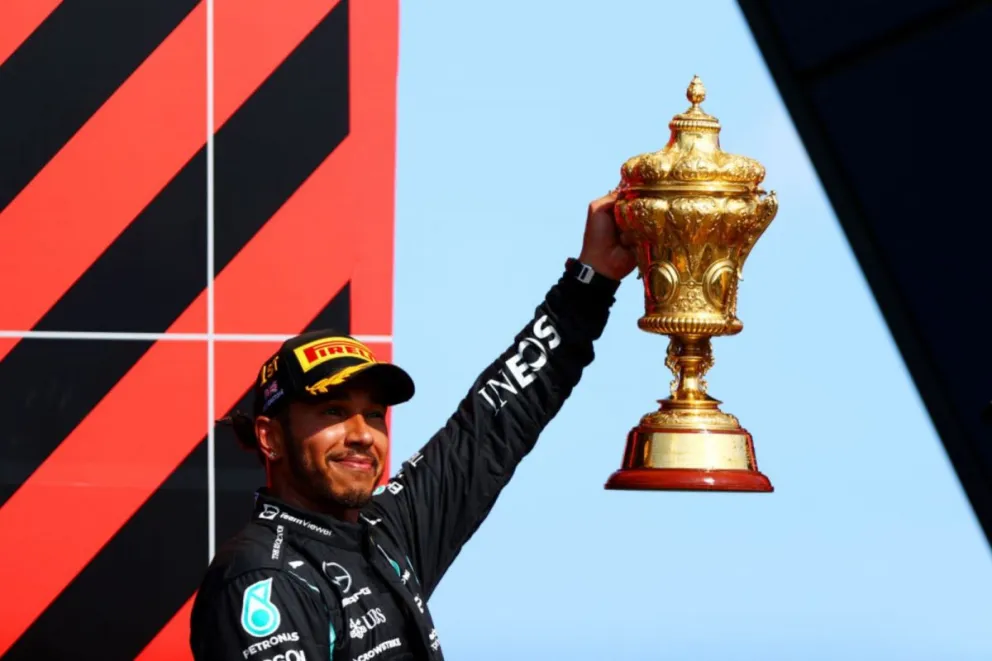 Hamilton sacudió a la Fórmula 1 con un anuncio sorpresivo