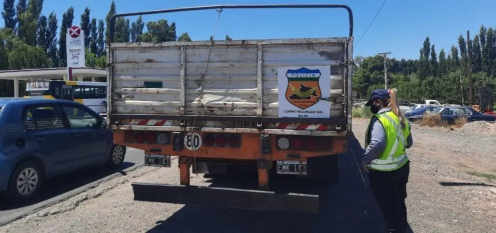 Todo mal: Conductores sin documentación y papeles adulterados sobre la Ruta 22
