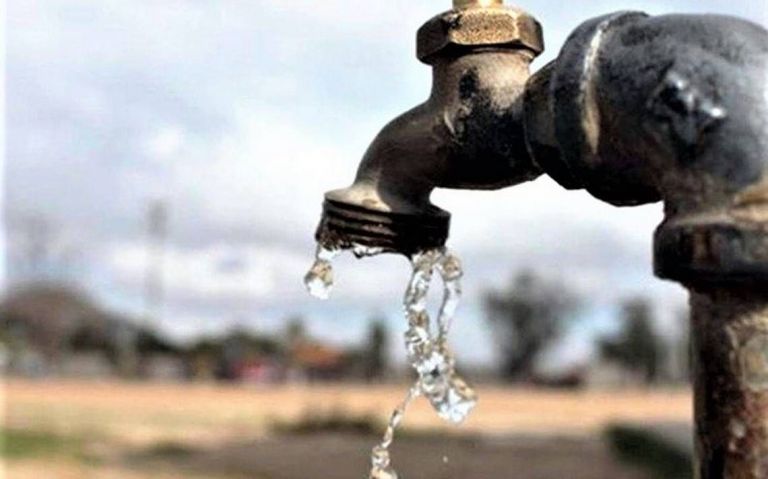 Más de 165 familias de Roca no tienen el servicio de agua potable