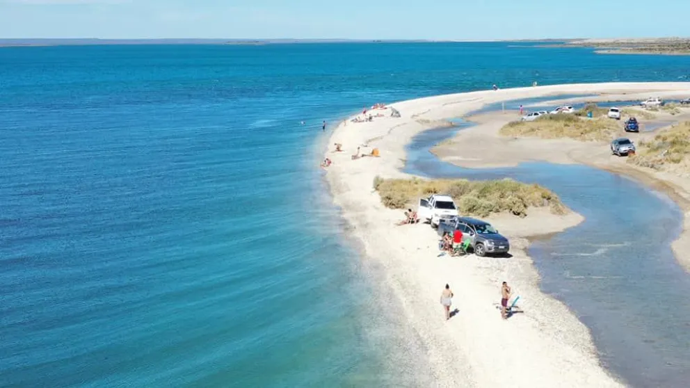 Vacaciones 2022: conocé el caribe de la Patagonia