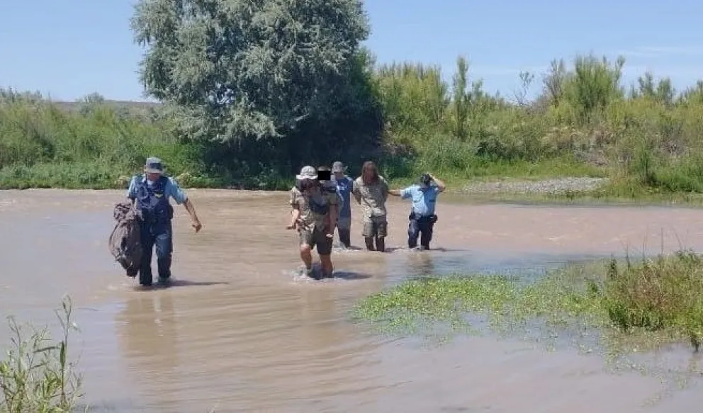 La policía encontró al ruso y a su hijo de 8 años en buen estado de salud
