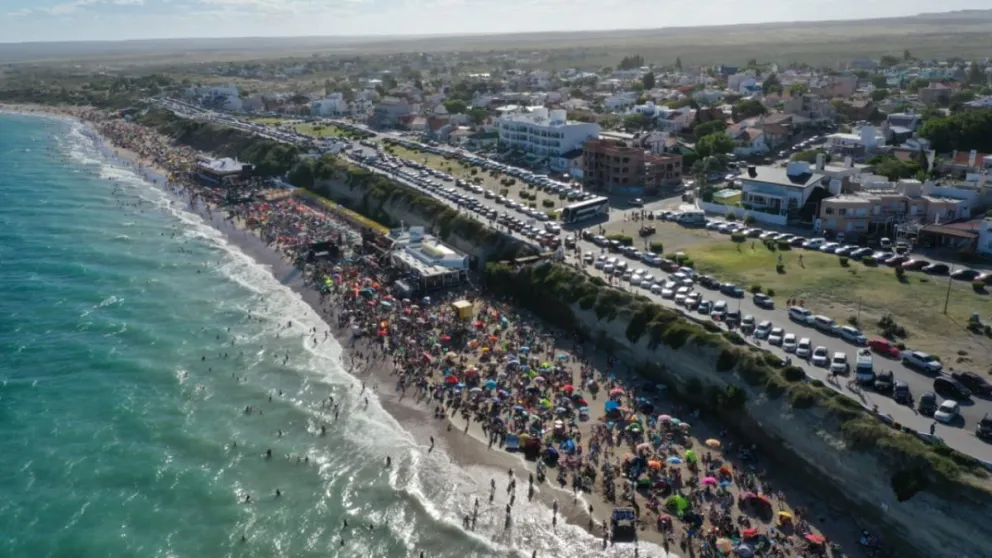 Denuncian que en algunos comercios de Las Grutas cobran plus a los que pagan con Previaje