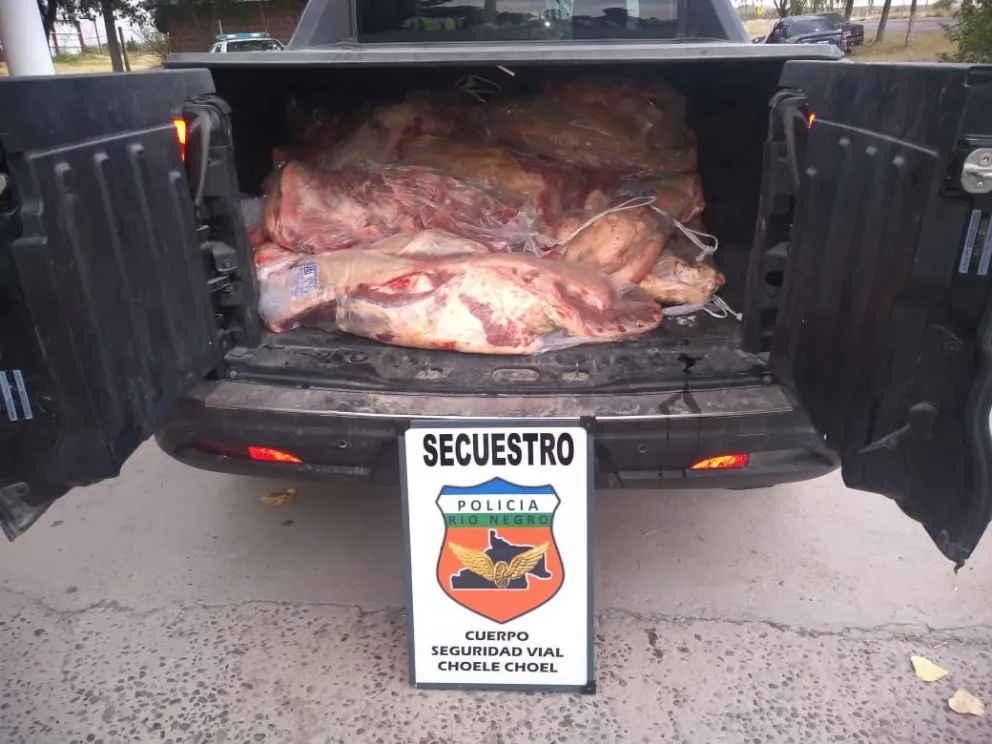 Cancelados los asados: Llevaban más de 500 kilos de carne faenada clandestinamente e intentaron pasar un control