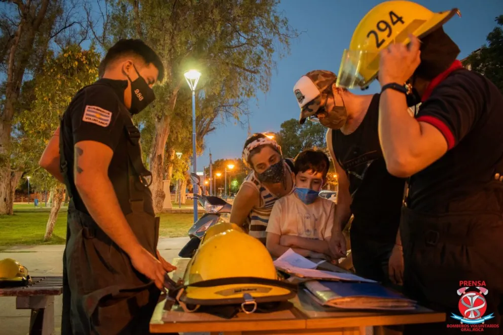 Foto galería: Bomberos vivió una jornada especial junto a los roquenses 