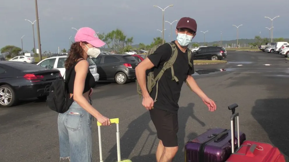 El Chino Darín y Úrsula Corberó llegaron a Punta del Este y fueron recibidos por Ricardo