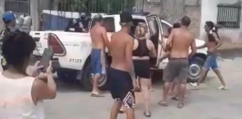 Asesinaron a una bebé de tres meses y los vecinos golpearon a la madre