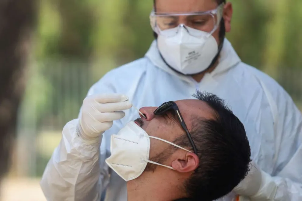 Detienen a un enfermero por vender test de Covid-19 “truchos” con resultado negativo 