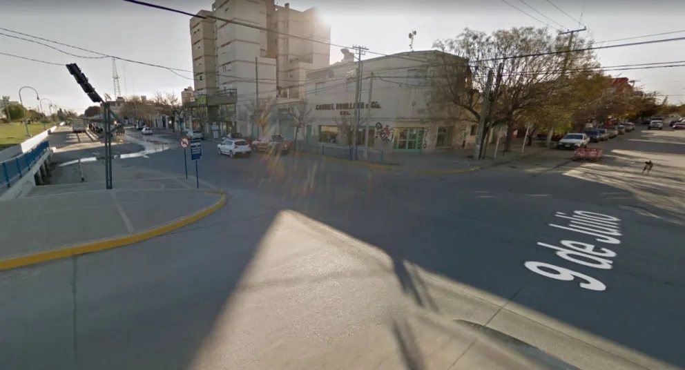 Repudiable: un conductor chocó a un hombre y lo dejó abandonado en la calle