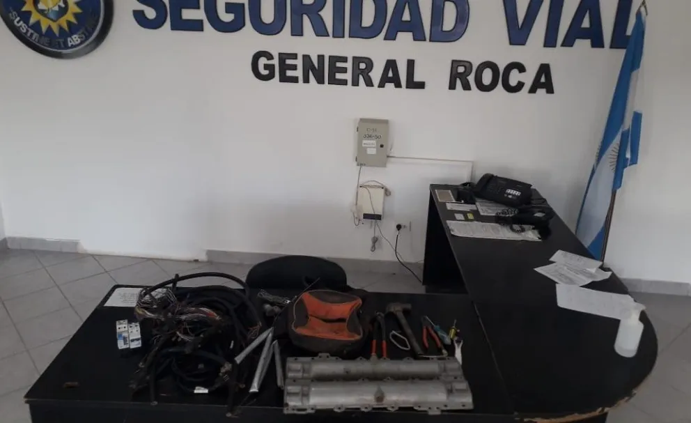 Con las manos en la masa: atraparon a tres personas que estaban robando cable