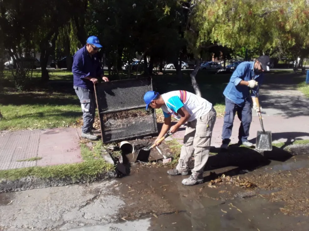 La tormenta dejó mucho trabajo en calles y desagües