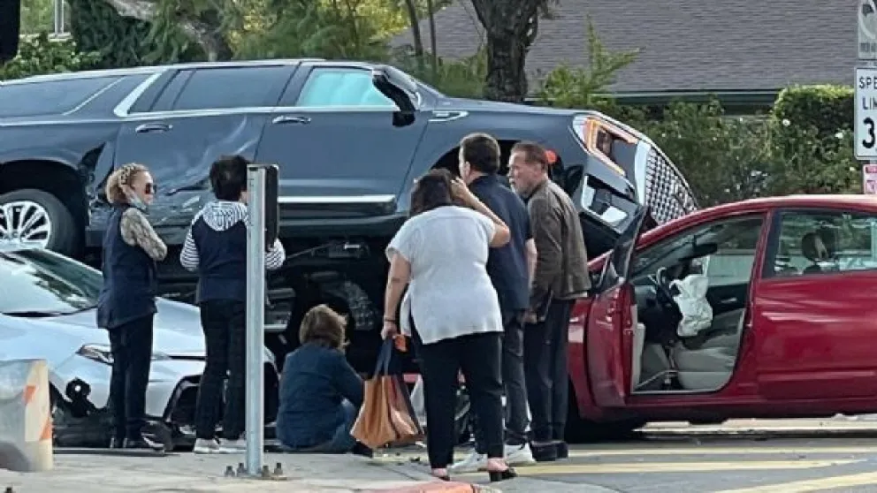 Arnold Schwazenegger protagonizó un accidente de tránsito