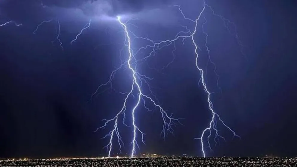 Alertan por formación de tormentas eléctricas y granizo en el Alto Valle
