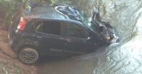 Un auto cayó a un desagüe y dos personas fueron hospitalizadas