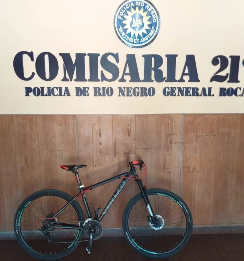 El ladrón apenas alcanzó a usar la bicicleta que se robó.