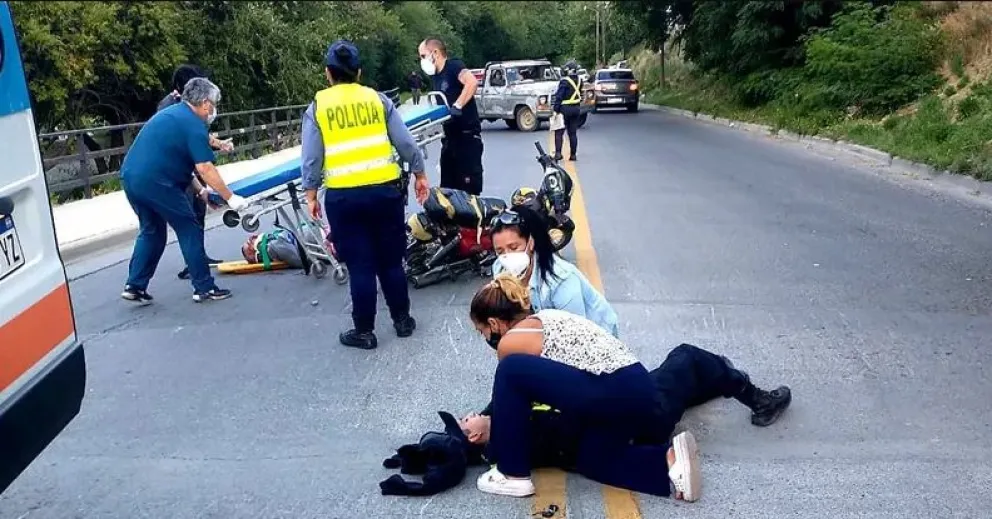 Quiso esquivar un control de tránsito y atropelló a un policía