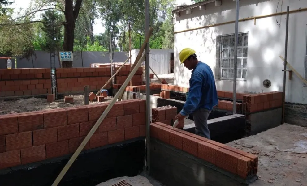 Trabajo contra reloj para la reparación en las escuelas de Roca