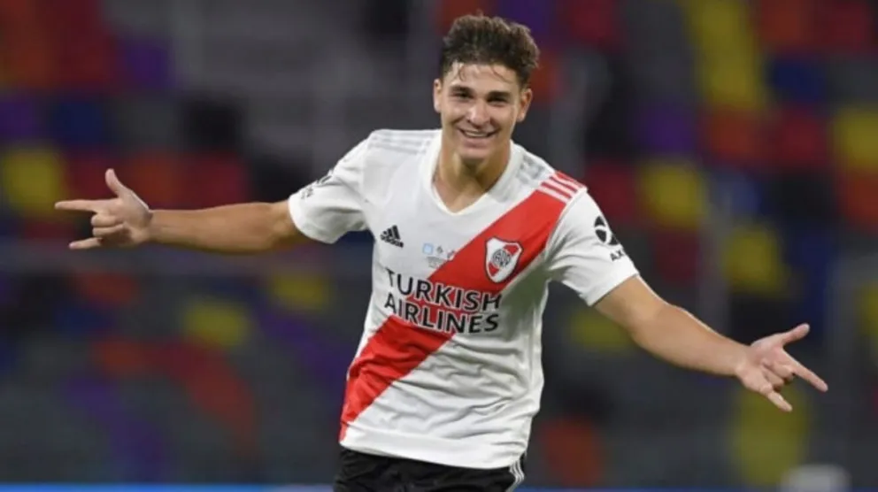 Es oficial: el delantero Julián Álvarez ya es jugador del City