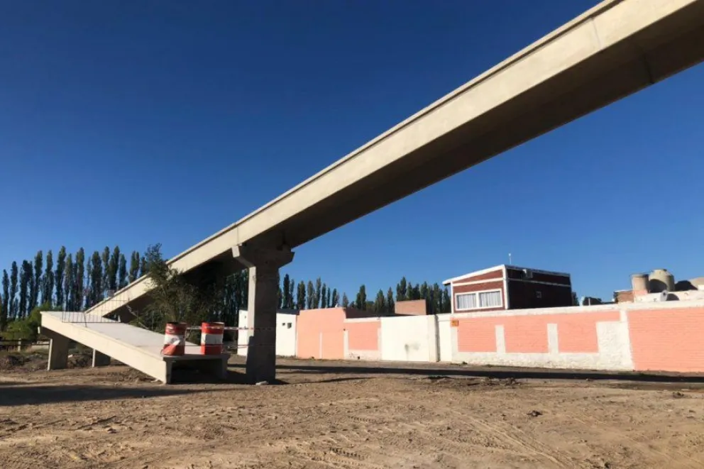 Demandan la finalización de la pasarela sobre la Ruta Nacional 22