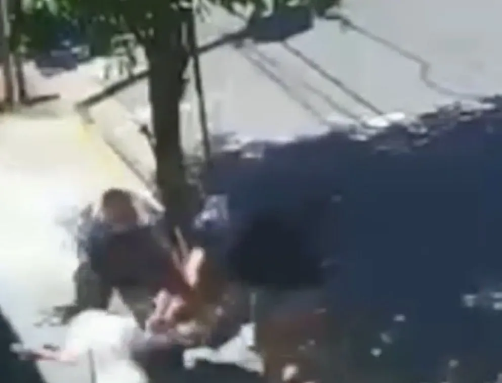 Nadie está a salvo: delincuentes asaltaron a un nene de 7 años mientras estaba en la vereda de su casa 