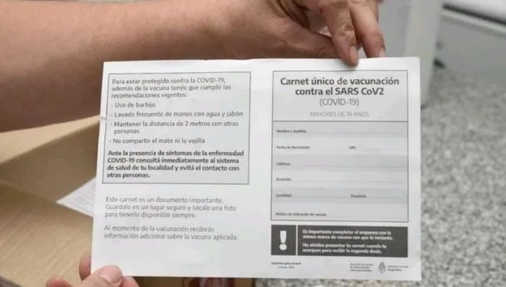 Indignante: Venden carnets de vacunación truchos a través de grupos de Facebook