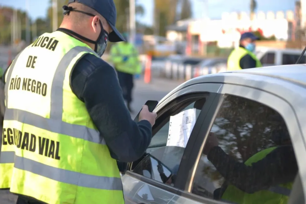 A full los controles: personal del COER y la Brigada Motorizada trabajan en el predio de Ruta 22 