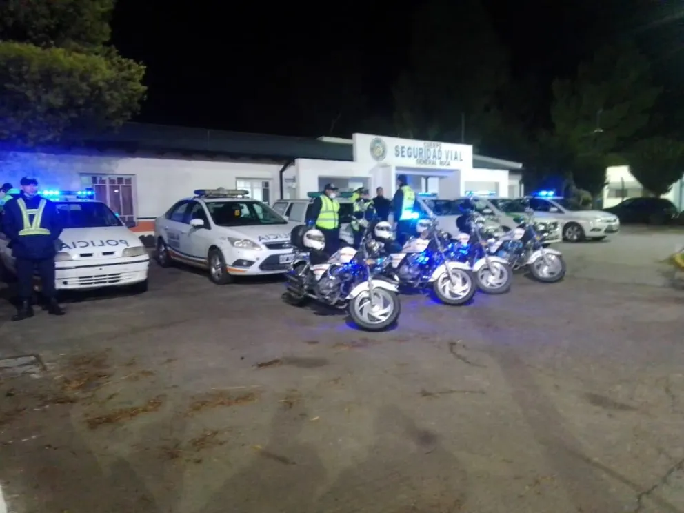 Con stand y todo, la policía estuvo presente en la FNM 