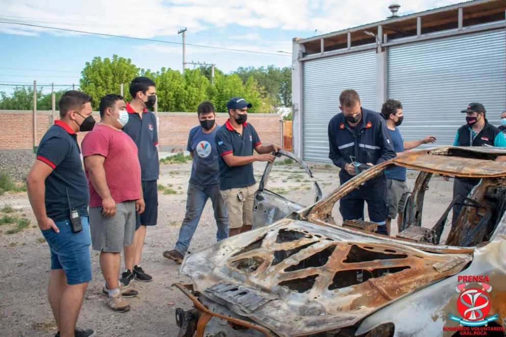 Cada día mejores: Bomberos sigue capacitándose para ayudar a la comunidad 